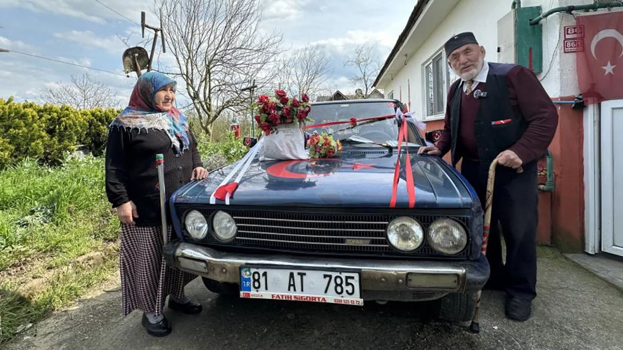 55 Yıllık Eşi İçin Gelin Arabasıyla Sürpriz Yaptı