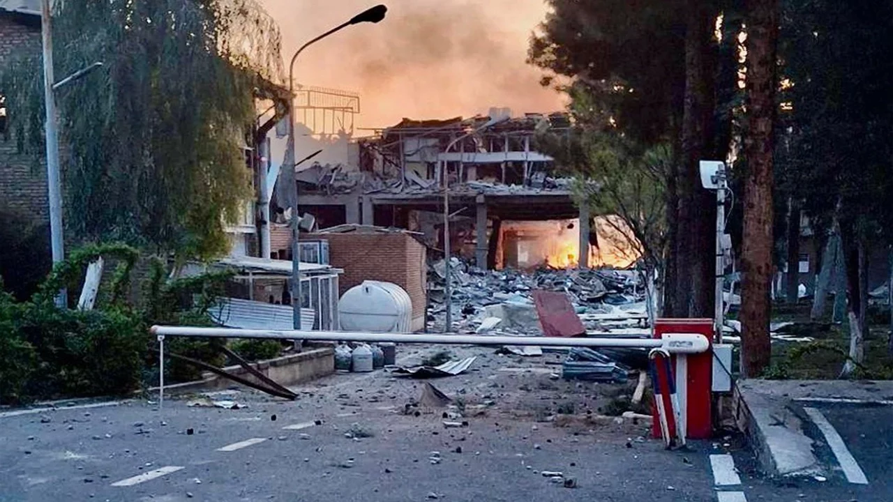 İran'da 100 Yıllık Araştırma Merkezi Vuruldu