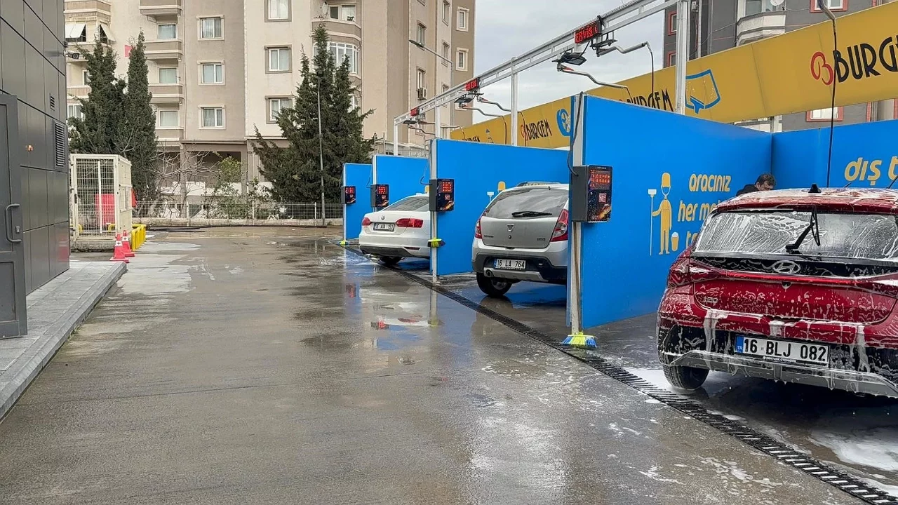 Gemlik'te çamur yağışı hayatı etkiledi