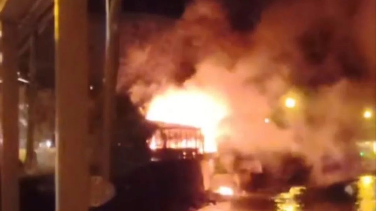 Bursa'da Kafede Gece Yangını