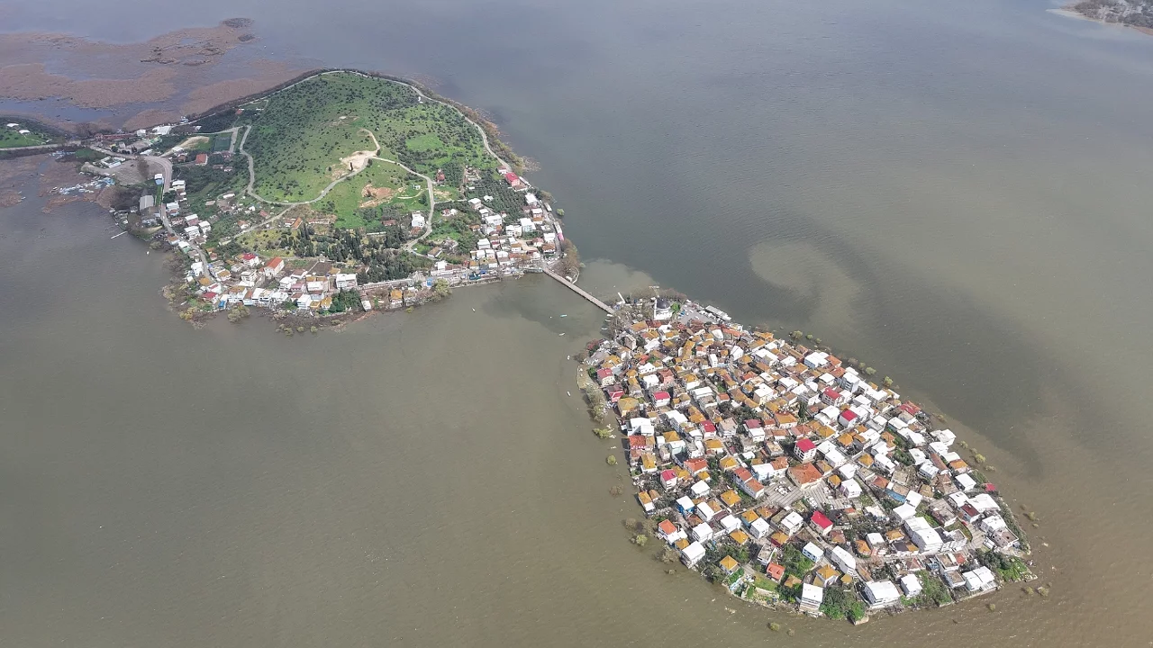 Bursa'nın Gölyazı Mahallesi'ni sular bastı: Turizm sezonu "Venedik havasıyla" açıldı