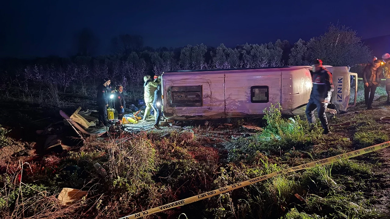 Bursa'da feci kaza: 1 kişi hayatını kaybetti, 12 yaralı