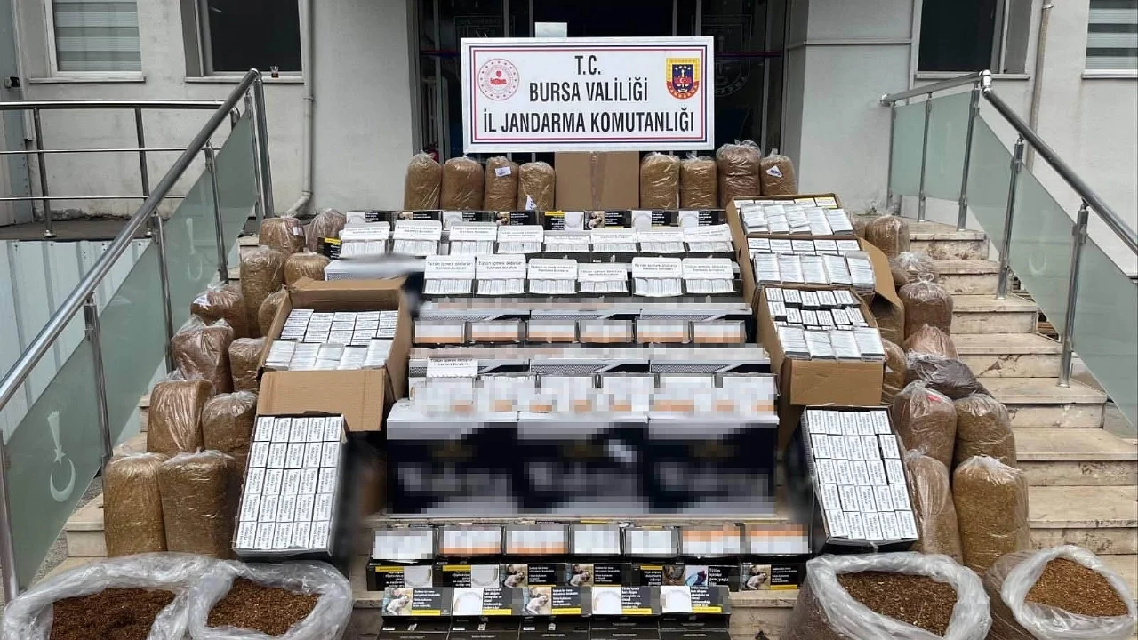 Bursa'da kaçak tütün operasyonu: Binlerce makaron ve sigara ele geçirildi