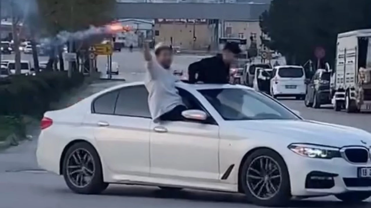 Bursa'da Düğün Konvoyunda Trafik Tehlikesi