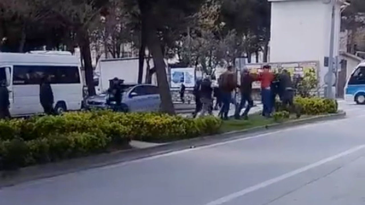Bursa'da park kavgası: Tekme ve yumruklar havada uçuştu