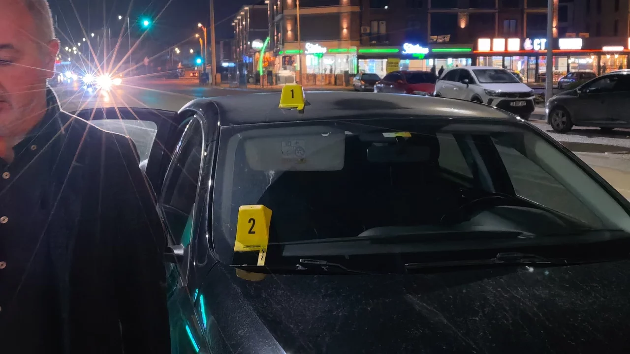 Bursa'da otomobile yorgun mermi isabet etti