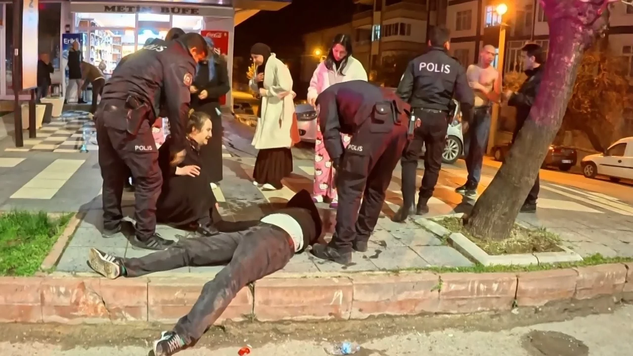 "Yan Baktın" Kavgası Kanlı Bitti: Anne Feryat Etti