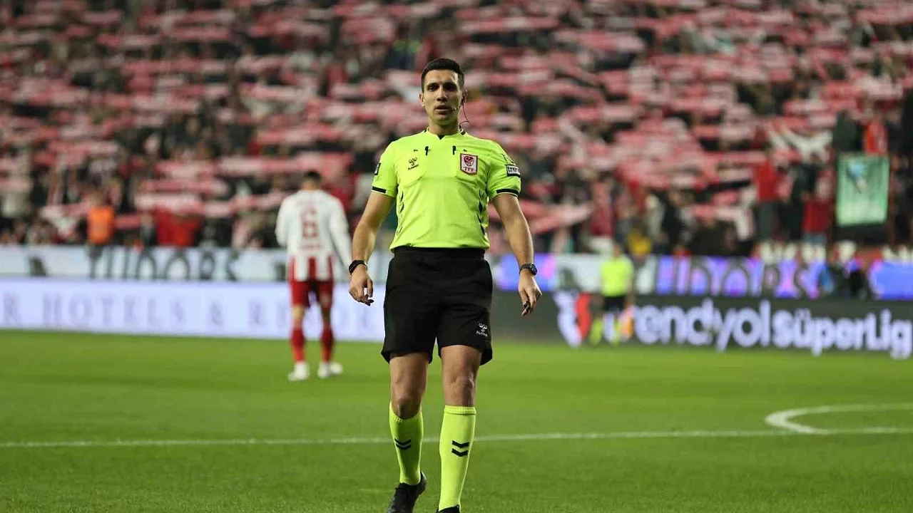 Süper Lig'de 27. Hafta Erteleme Maçlarının Hakemleri Belli Oldu