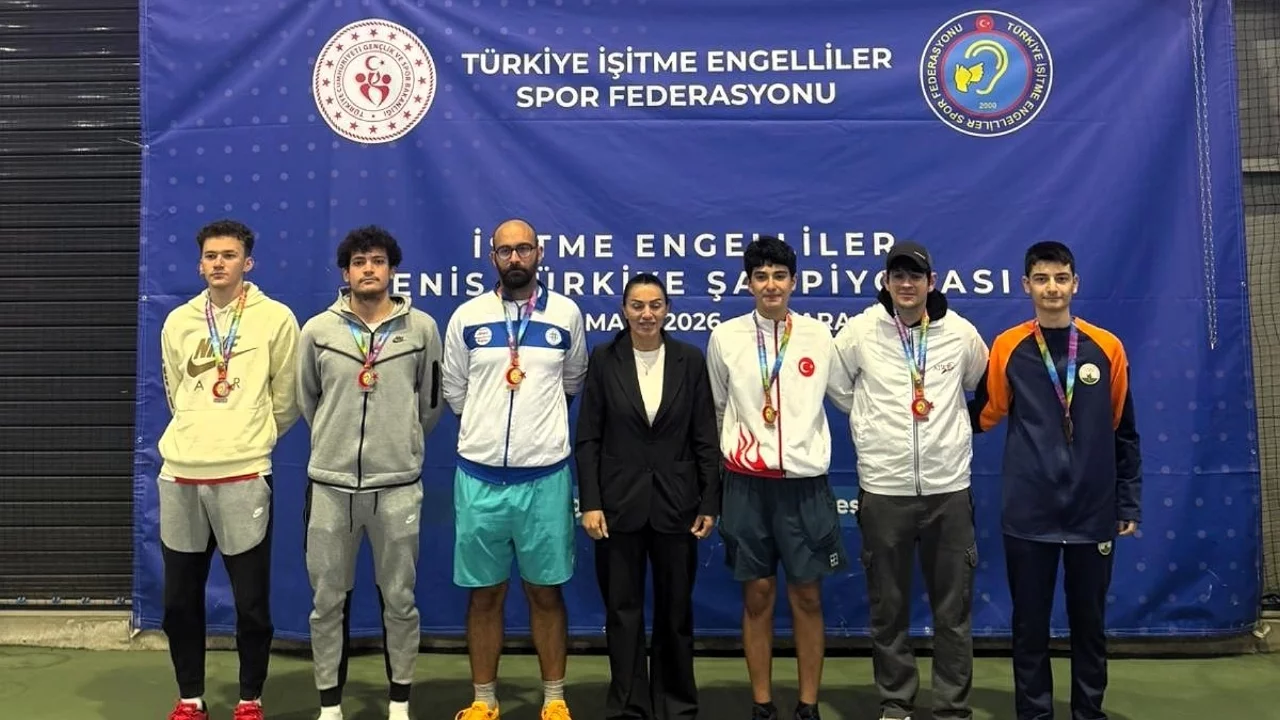 Osmangazi'nin şampiyon raketlerinden büyük başarı