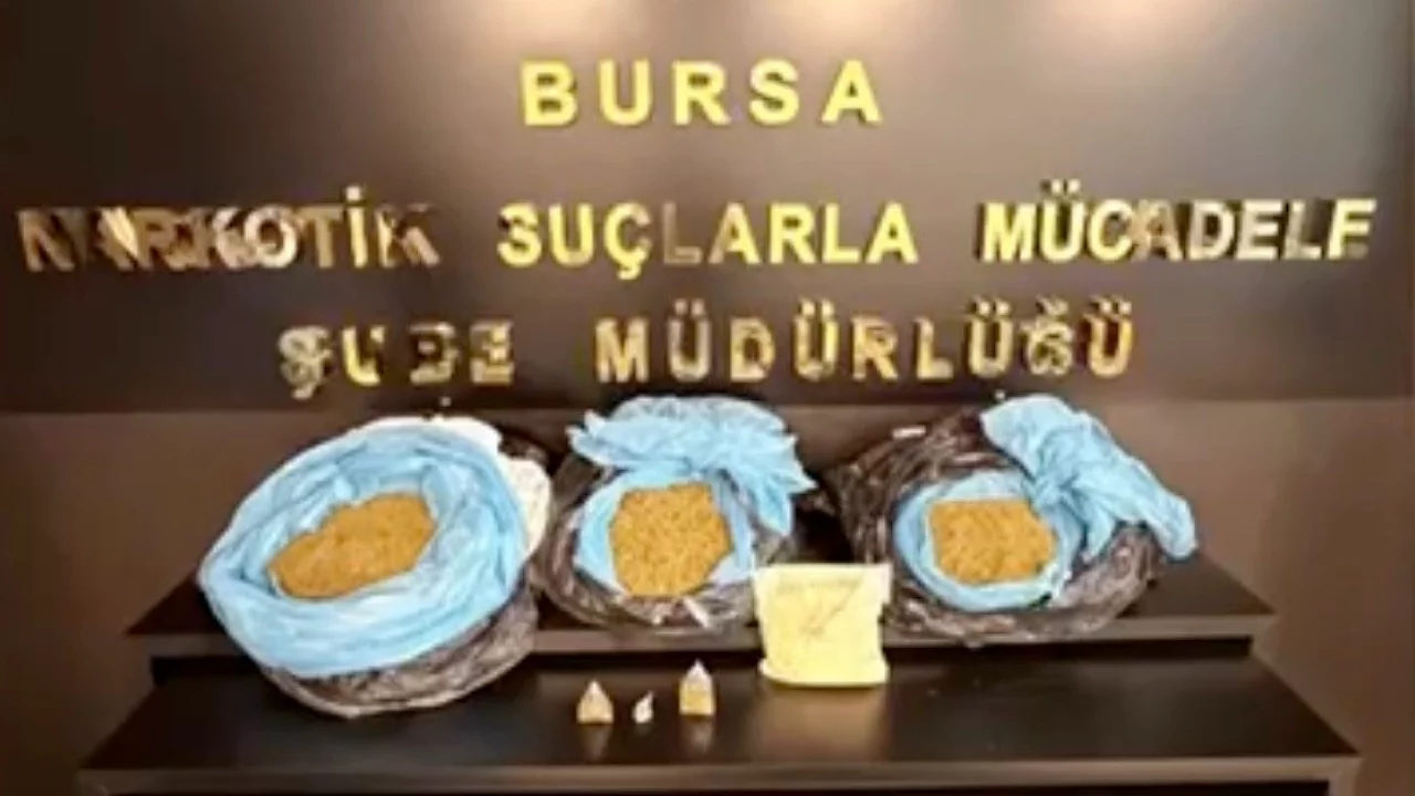 Bursa'da Çekicide 17 Kilo Uyuşturucu Ele Geçirildi, 2 Kişi Tutuklandı