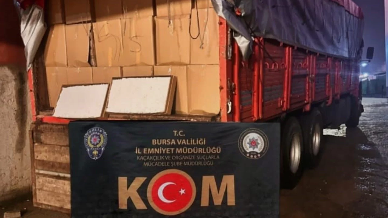Bursa'da 4 Milyon Kaçak Makaron Ele Geçirildi, 1 Kişi Tutuklandı