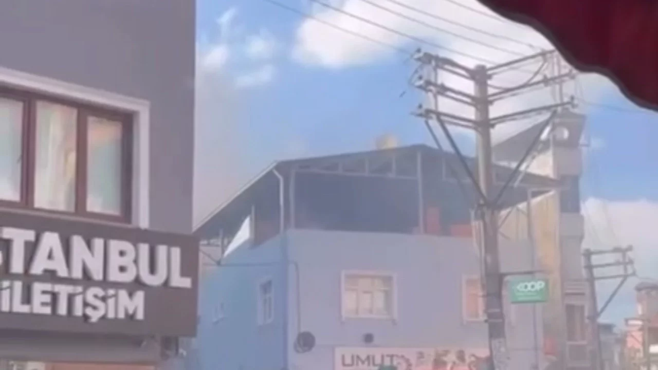 Bursa'da evin çatı katında çıkan yangın mahallede paniğe yol açtı