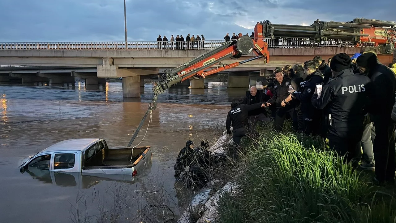 Bursa'da dereye kapılan sürücü hayatını kaybetti