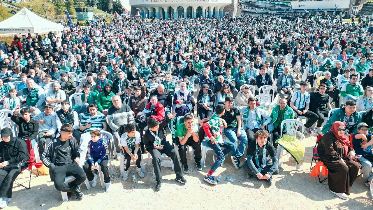 Bursa'da yeşil-beyaz coşku dev ekrana taşındı