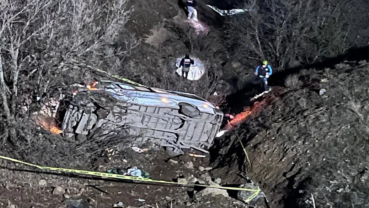 Malatya'da işçi servisi şarampole devrildi: 2 kişi hayatını kaybetti