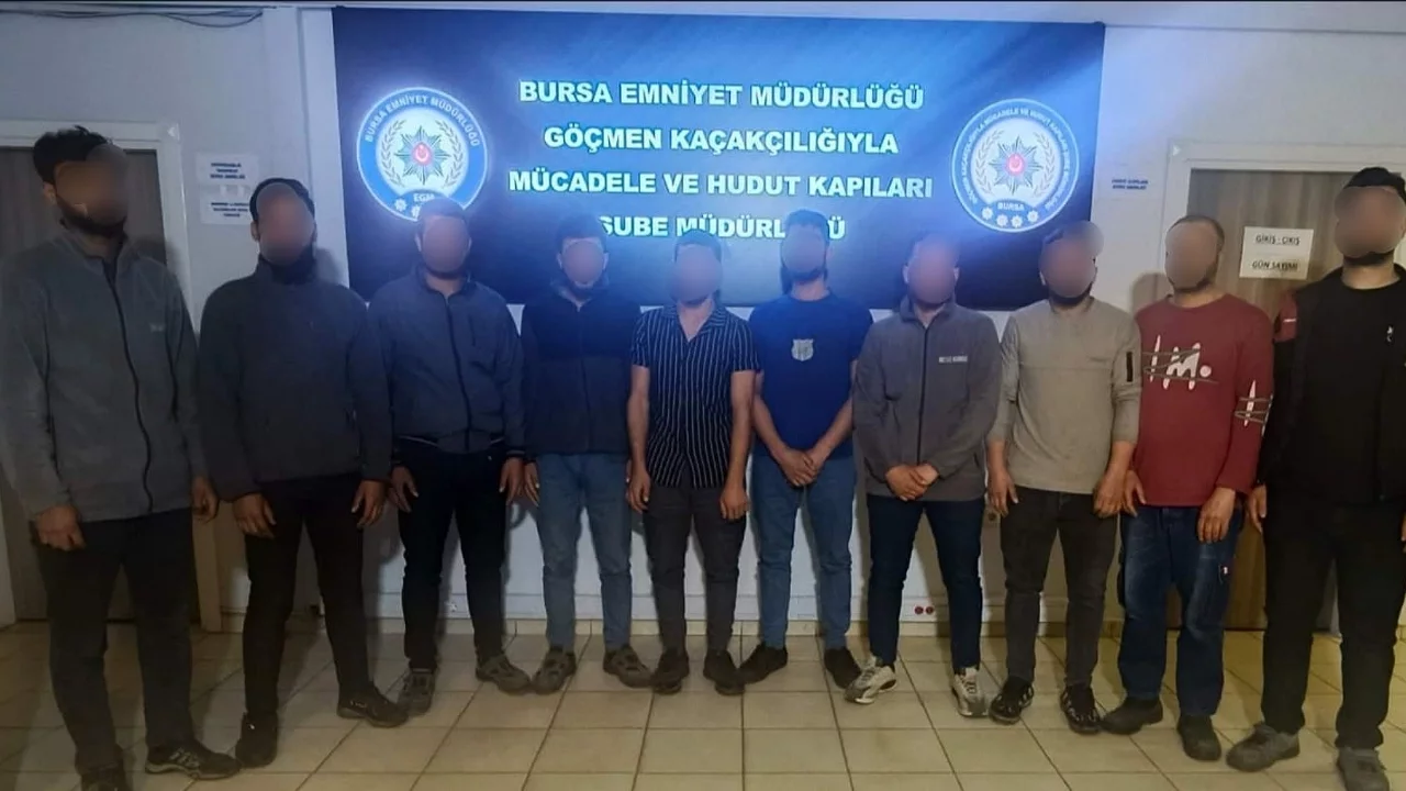 Bursa'da göçmen kaçakçılığı operasyonu: 17 düzensiz göçmen yakalandı