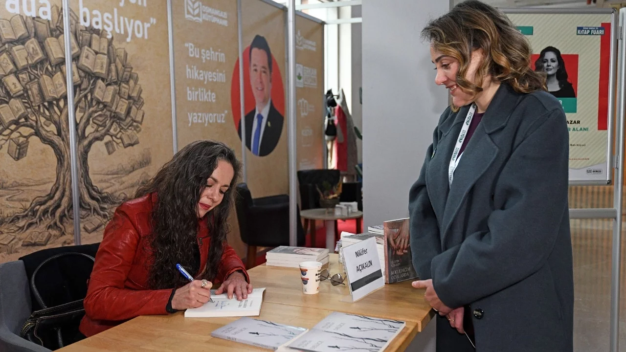 Nilüfer Açıkalın Osmangazi'de okurlarıyla buluştu