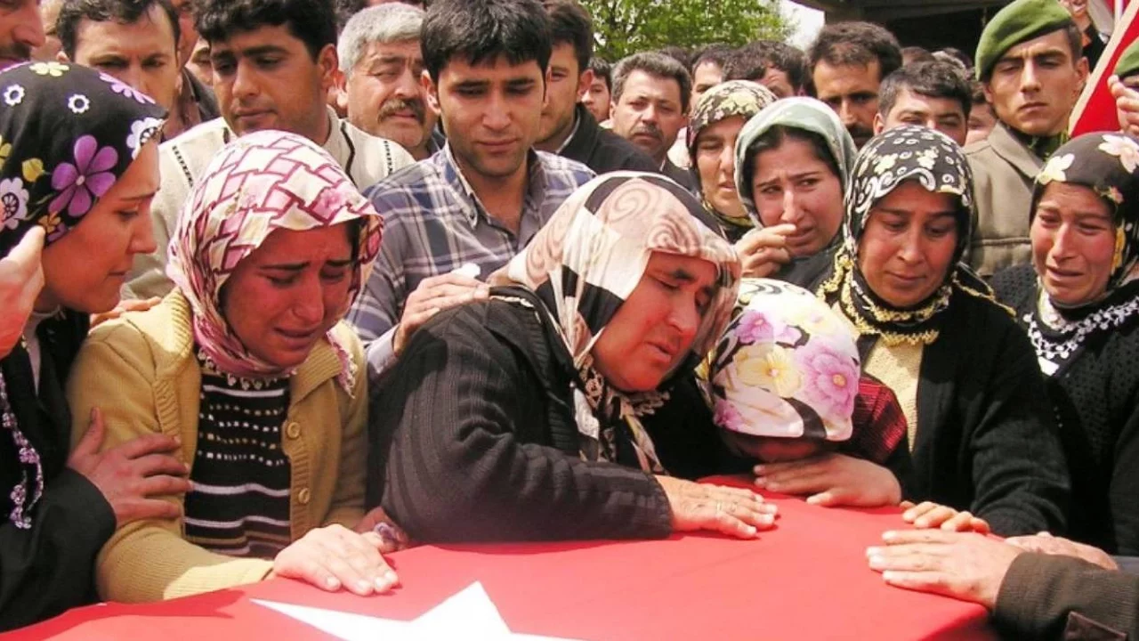 Şehit annesinin dramı: "Can verdim, evimde oturamıyorum"