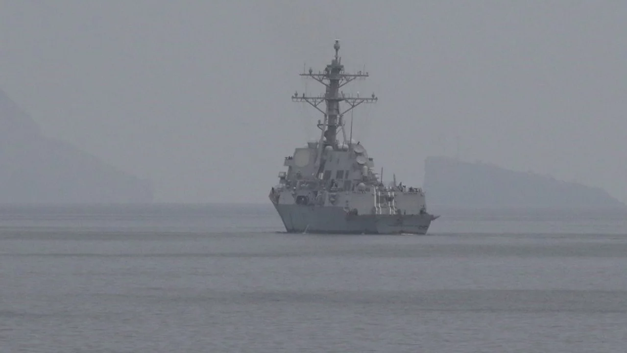 İran'dan Hürmüz Boğazı çıkışı: "Düşman gemilerine geçiş yok"