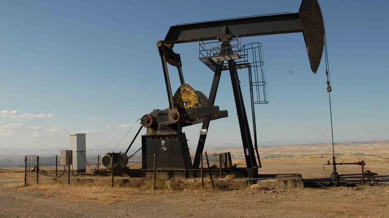 Brent petrol geriledi, altın yeniden yükselişe geçti