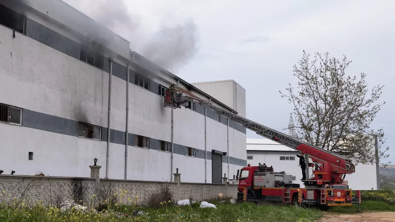 Bursa'da mobilya fabrikasında yangın