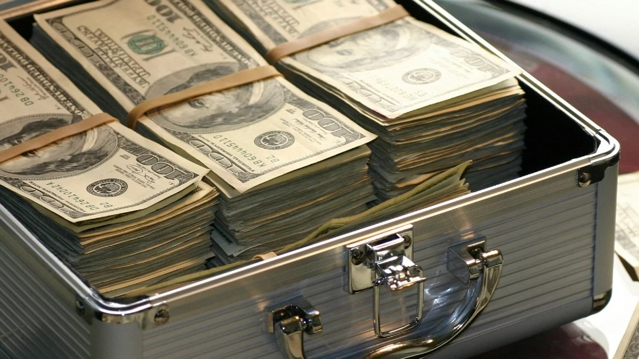 Dolar ve euro yeni güne yatay seyirle...