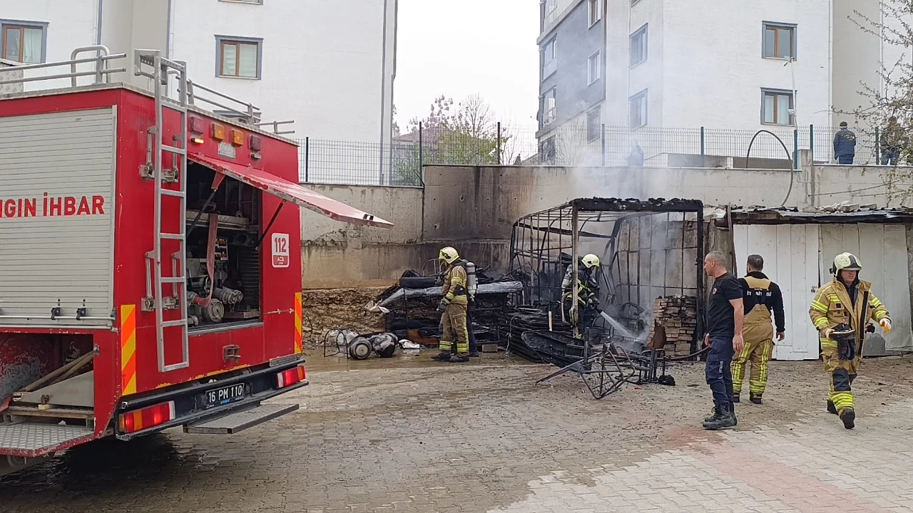 Bursa'da depoda çıkan yangında tüp patladı