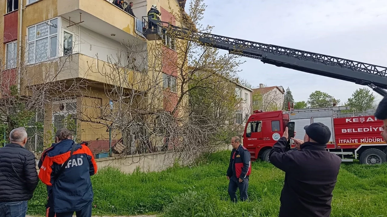 Evi ateşe verdi, babasını arayıp "evi yaktım gel" dedi