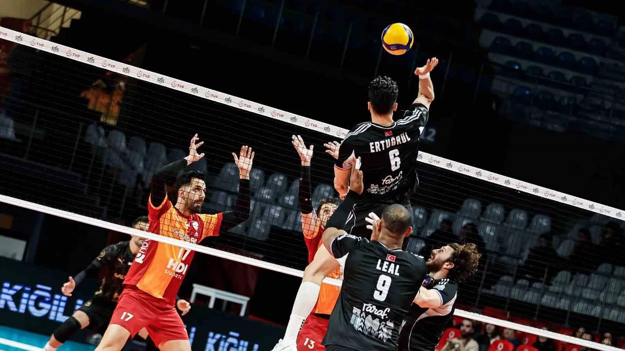 Galatasaray Halkbank'ı 3-0 geçerek finale yükseldi