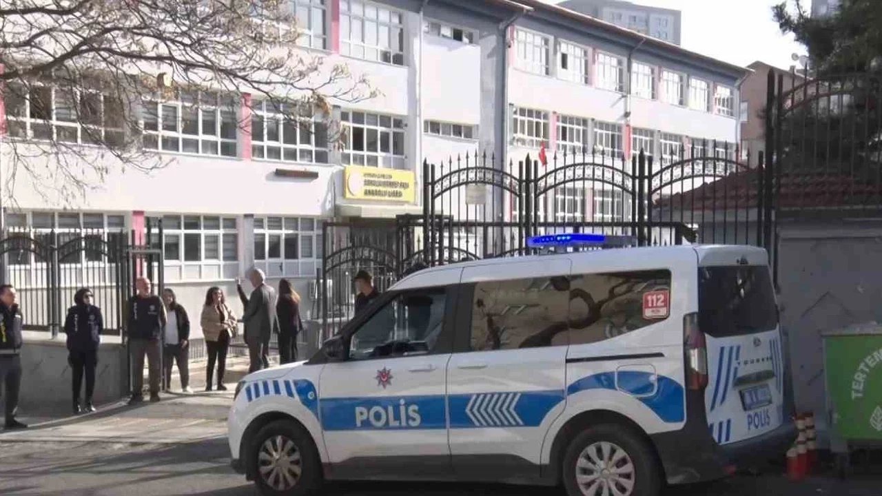 Okullarda Güvenlik Önlemleri Artırıldı: 81 İlde Polis Denetimi