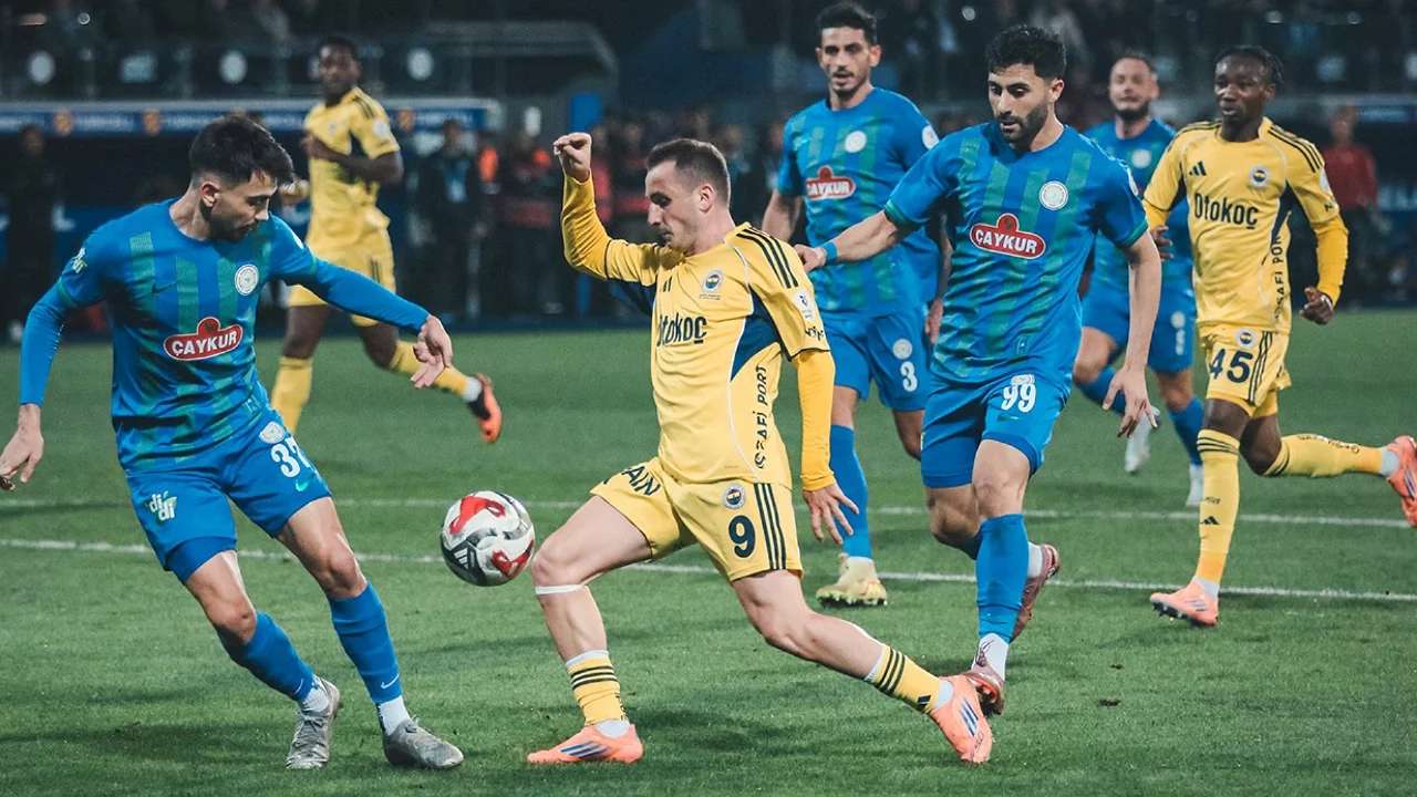 Fenerbahçe Rizespor'u Konuk Ediyor: Kritik Maç Öncesi Kart Alarmı