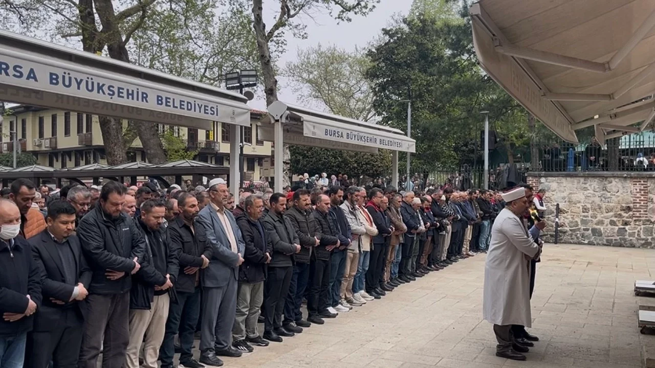 Bursa'da saldırı kurbanları için gıyabi cenaze namazı