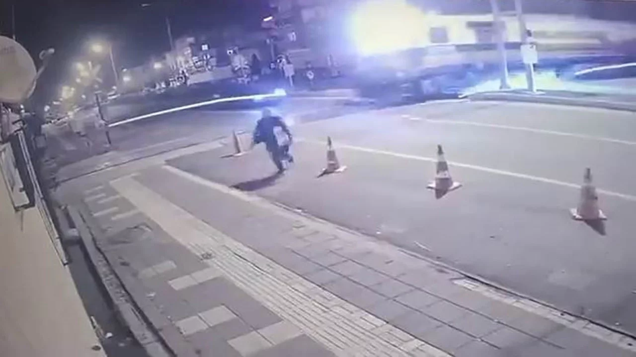 Otomobil trenle çarpıştı: 1 kişi yaralandı