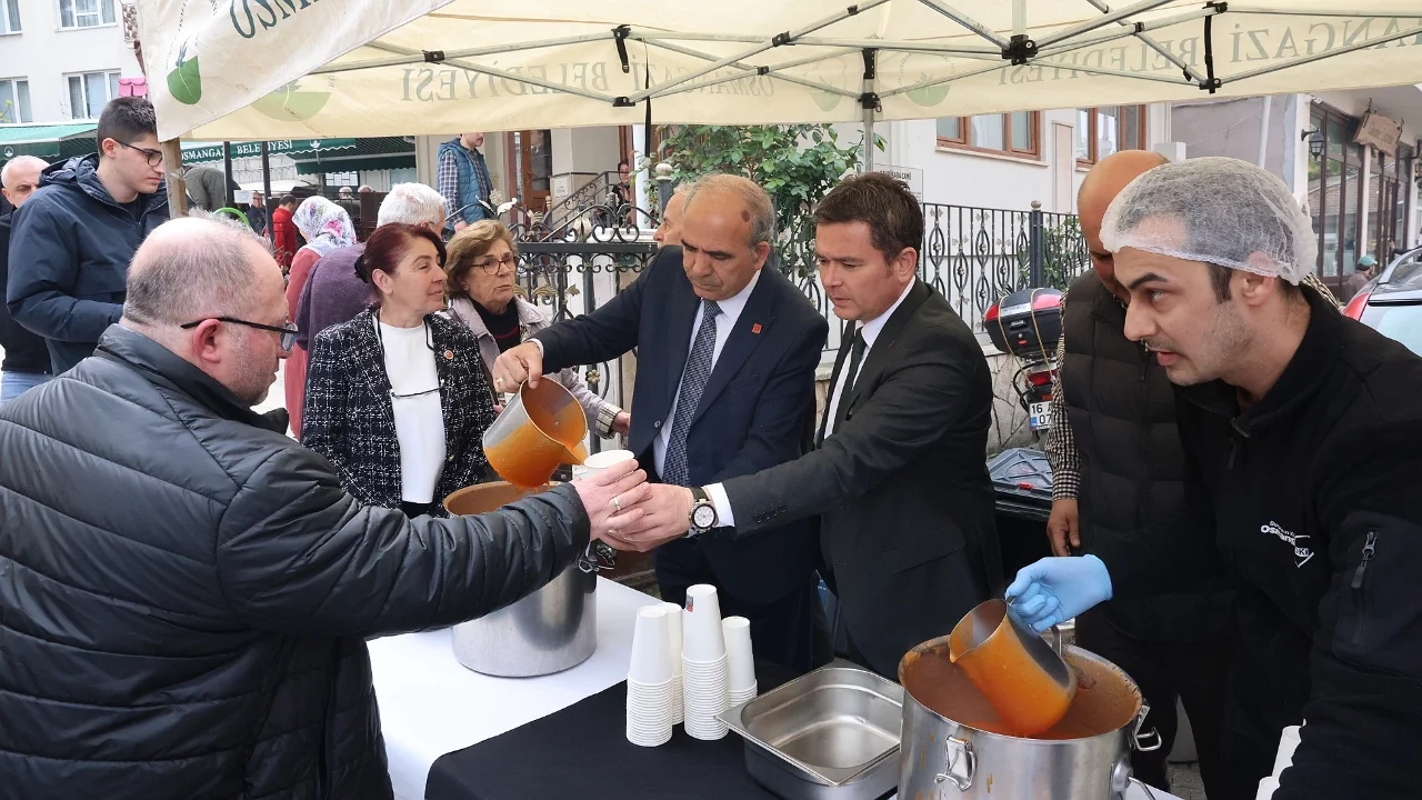 Başkan Aydın'ın cuma durağı Muradiye Mahallesi oldu