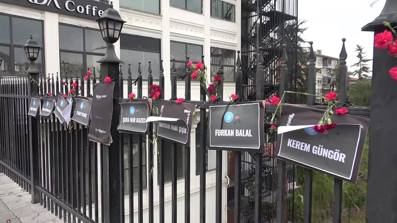 Bursa'da okul saldırısı kurbanları köprüde anıldı