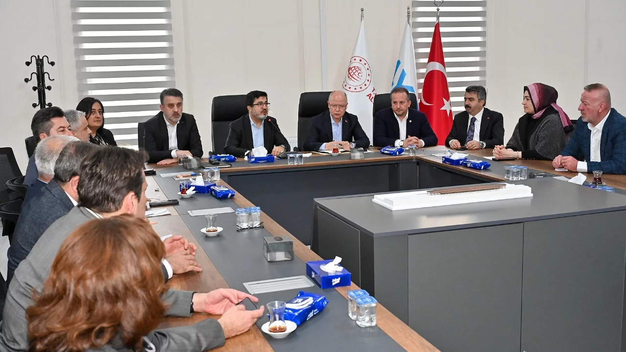 Bursa'da yüksek hızlı tren hattının 2026 sonunda hizmete alınacağı açıklandı