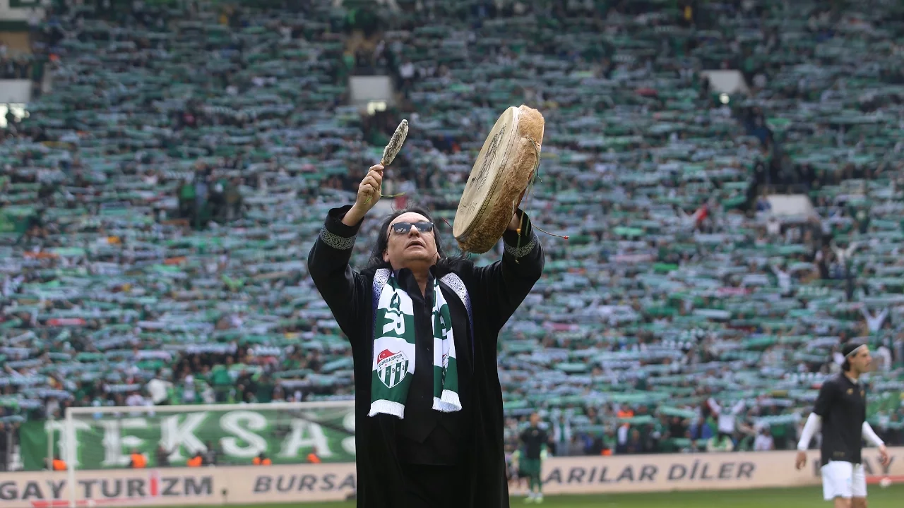 Bursaspor'a Gökhan Kırdar'dan özel beste sözü