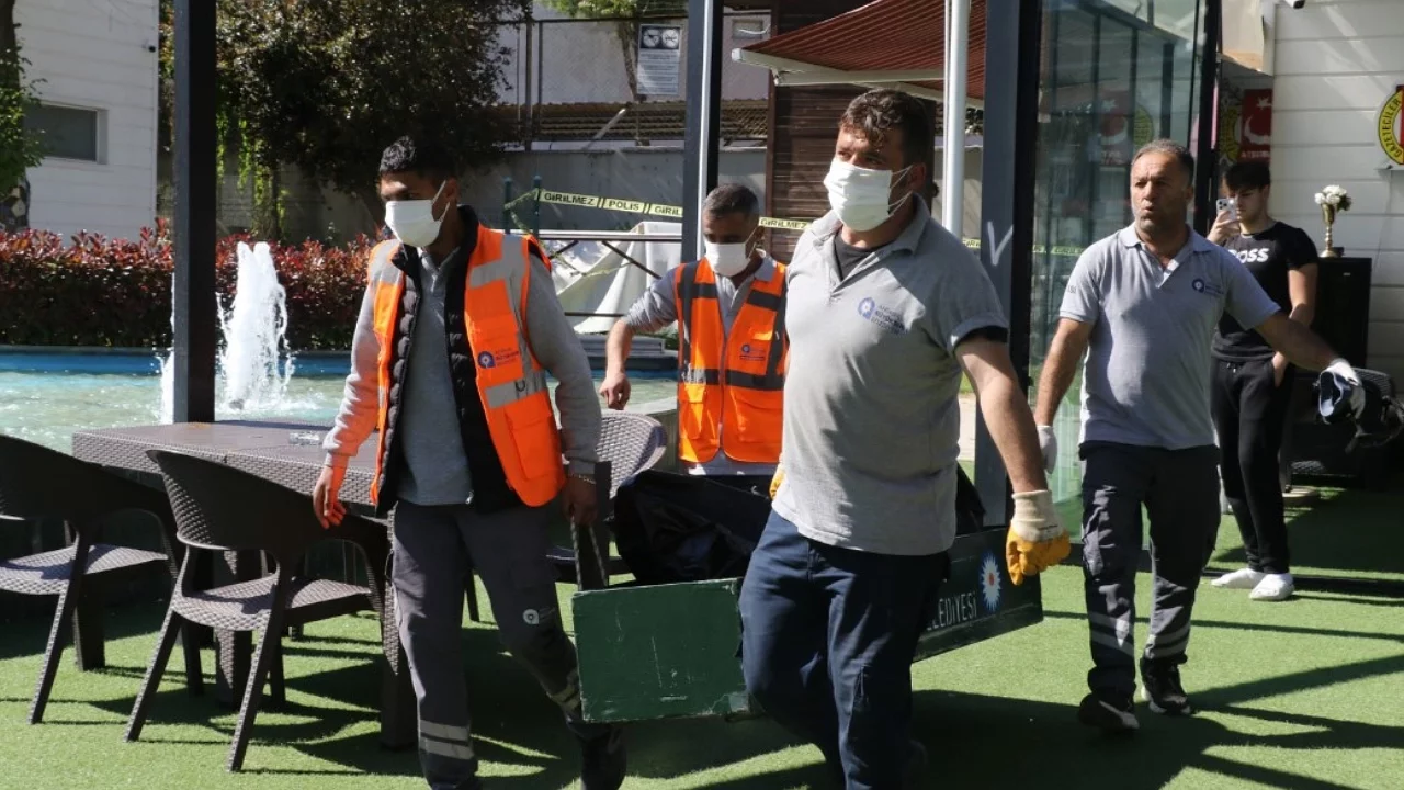 Korkunç olay: LED panoda çürümüş erkek cesedi bulundu