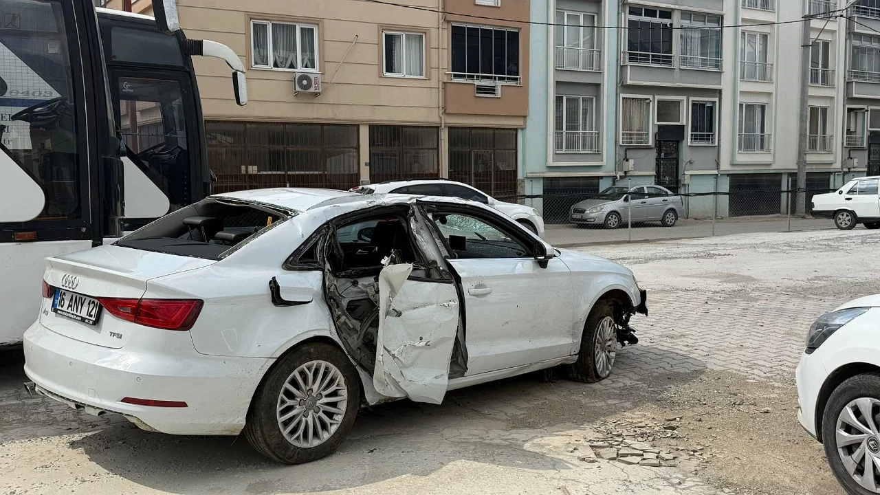 Bursa'da Feci Kaza: 1 Genç Hayatını Kaybetti, 3 Yaralı