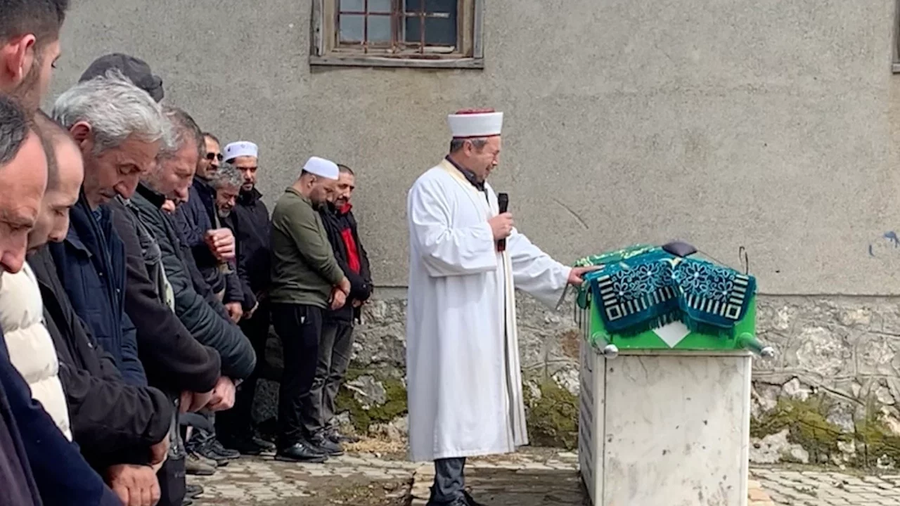 "Köyün Neşesi" Dursun Karatepe Son Yolculuğuna Gözyaşlarıyla Uğurlandı