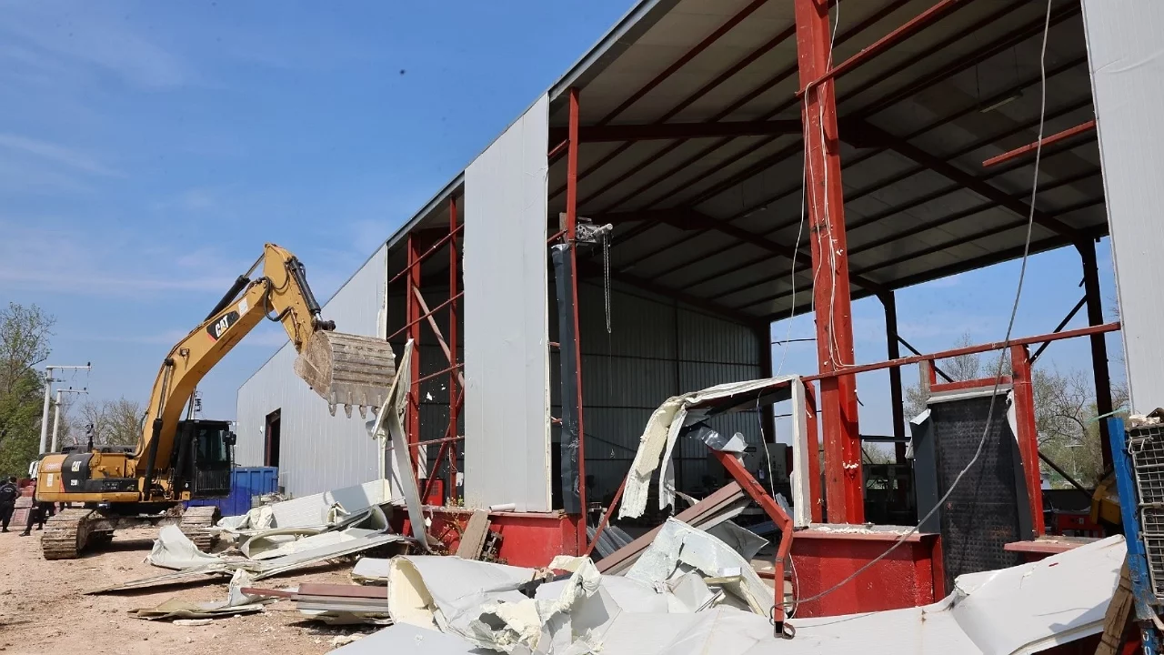 Nilüfer'de 2 günde 4 yıkım