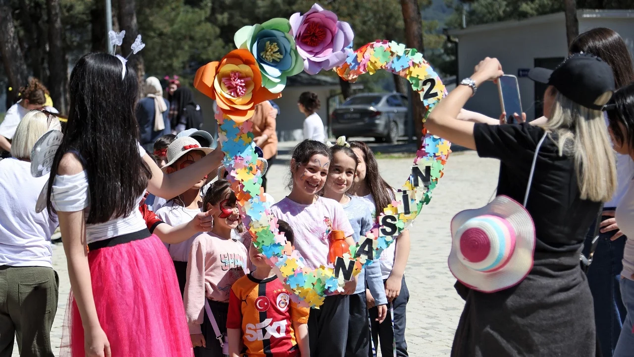 Bursa'da çocuklar patili dostlarla buluştu