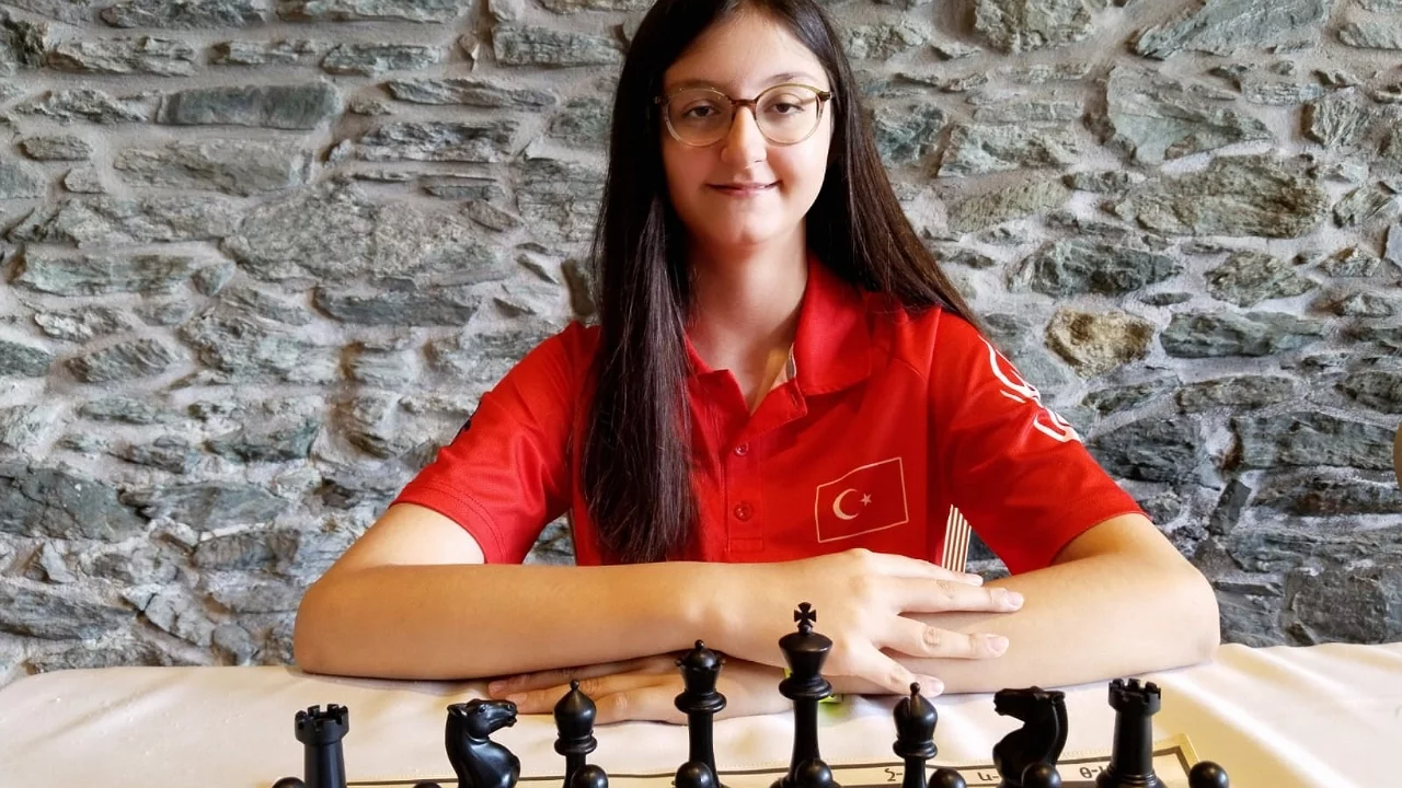 Bursa Büyükşehir Belediyesporlu Arya Aydoğan dünya dördüncüsü