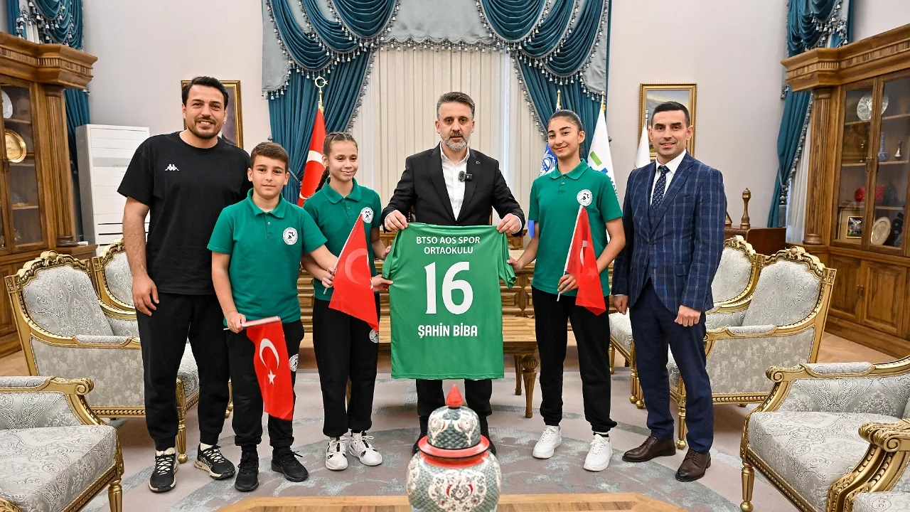 23 Nisan'da Başkanlık koltuğu çocukların oldu