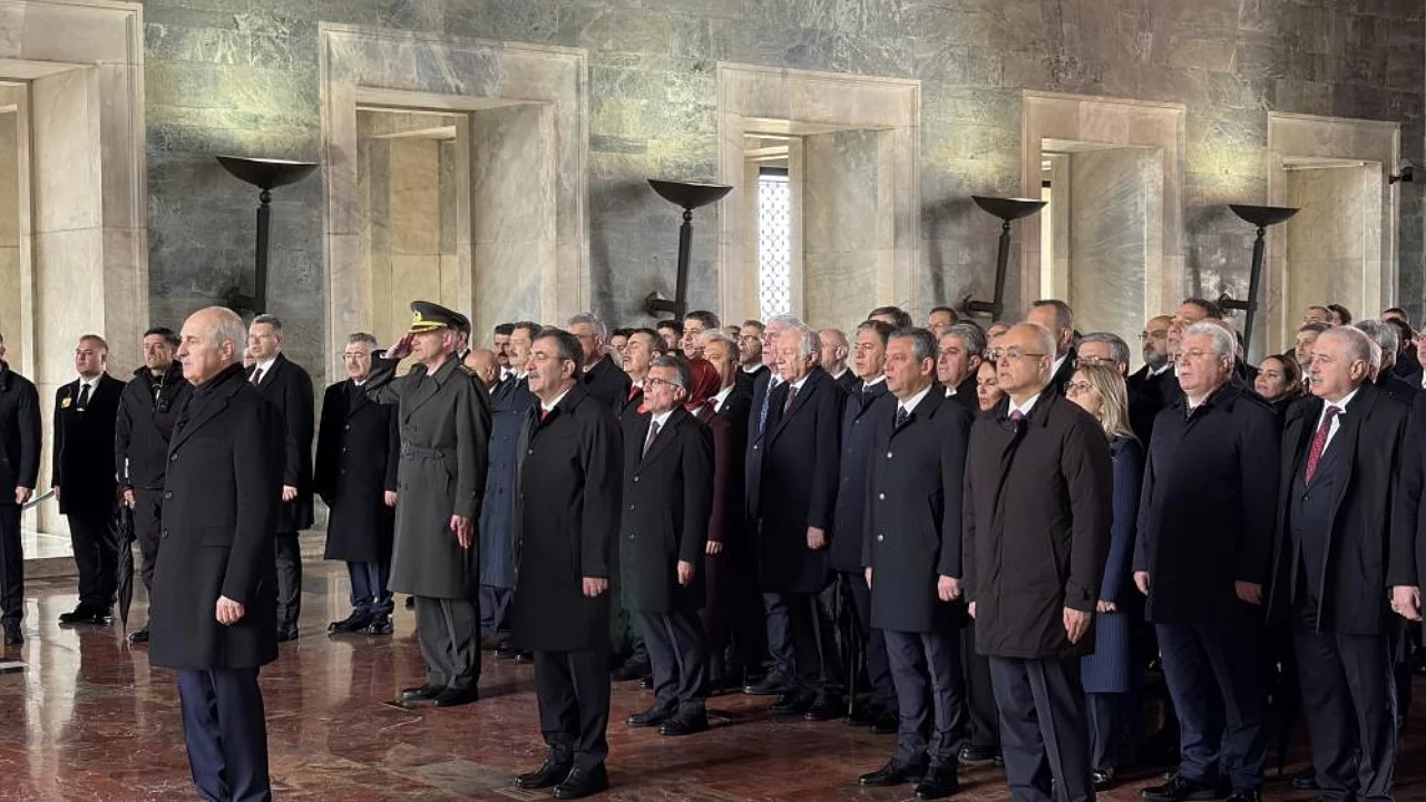 Anıtkabir'de 23 Nisan töreni: Devlet erkanı Atatürk'ü andı