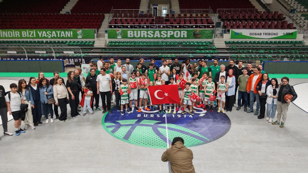 Bursaspor Basketbol Takımı'nı 1.20'lik minikler terletti