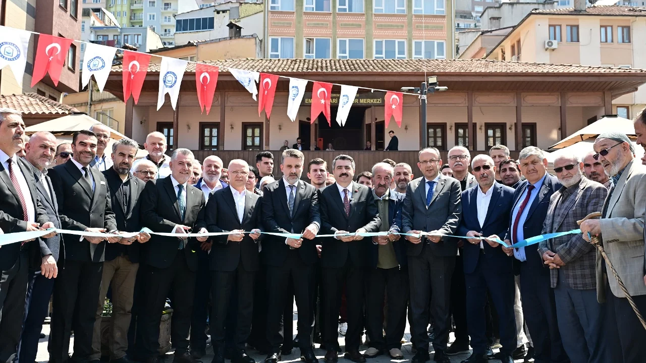 Emir Buhari yenilenen yüzüyle hizmete açıldı