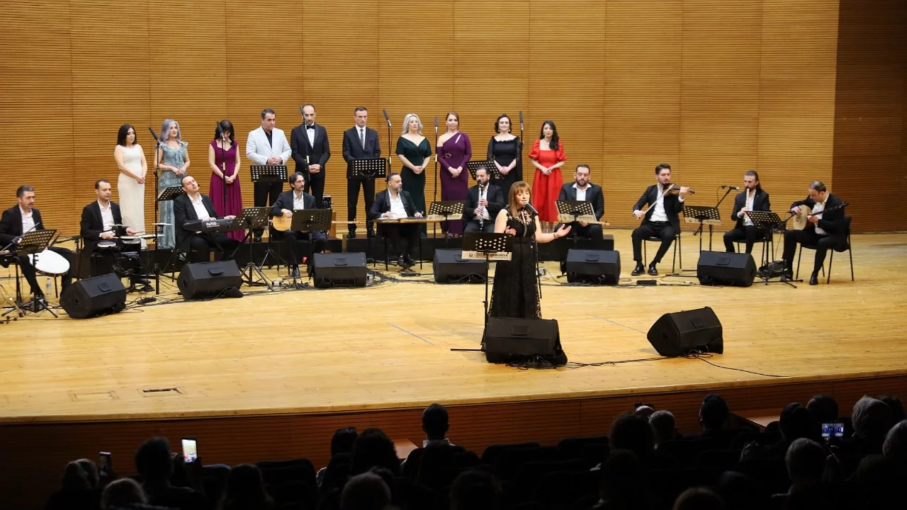 Sanatseverlere şarkı ve türkülerle müzik ziyafeti