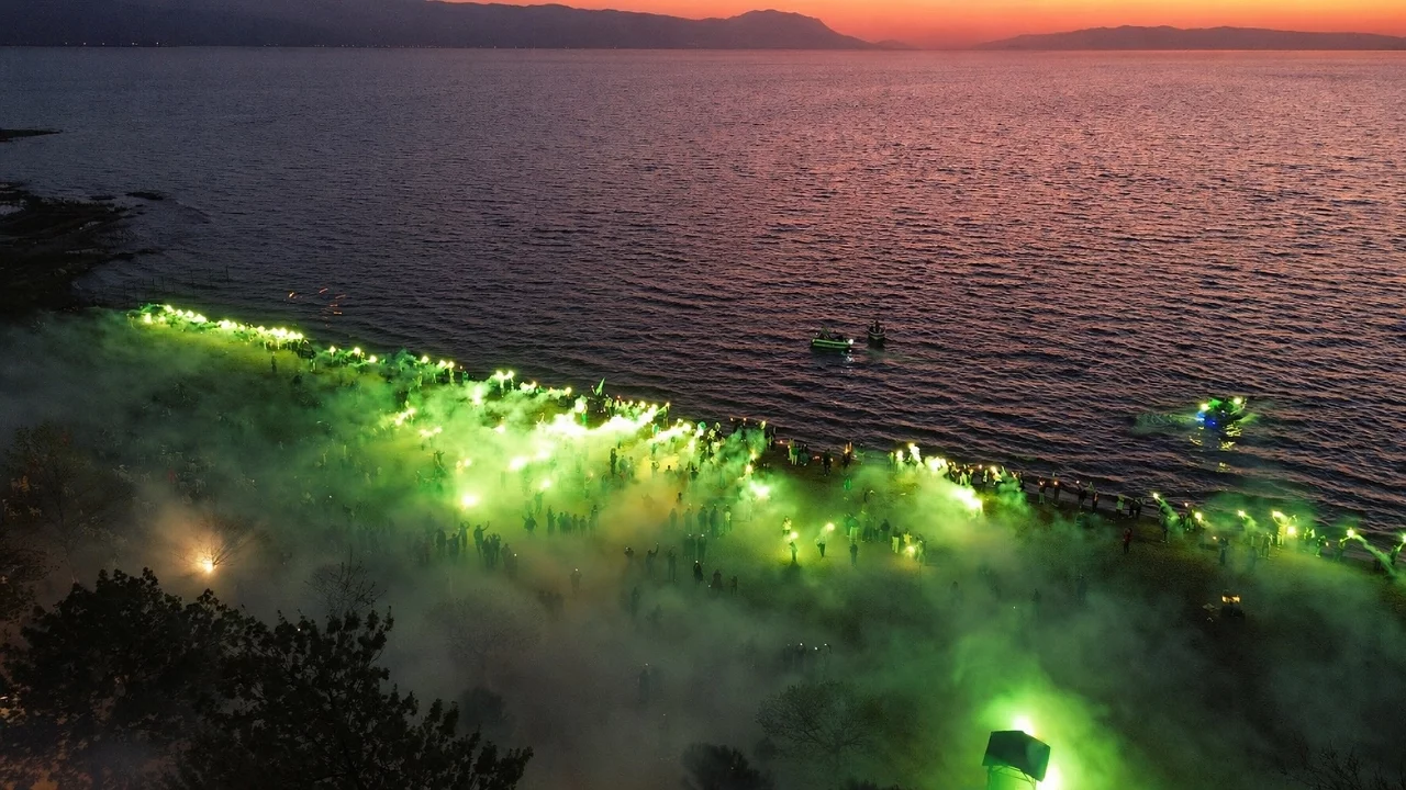 Bursa'da Şampiyonluk Coşkusu Sahile Taştı