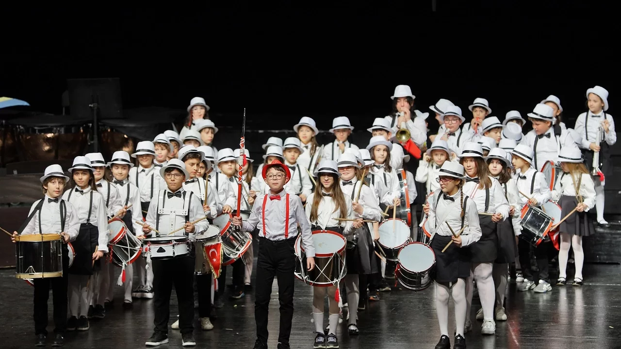 Bursa'da çocukların sesi senfoniyle yükseldi